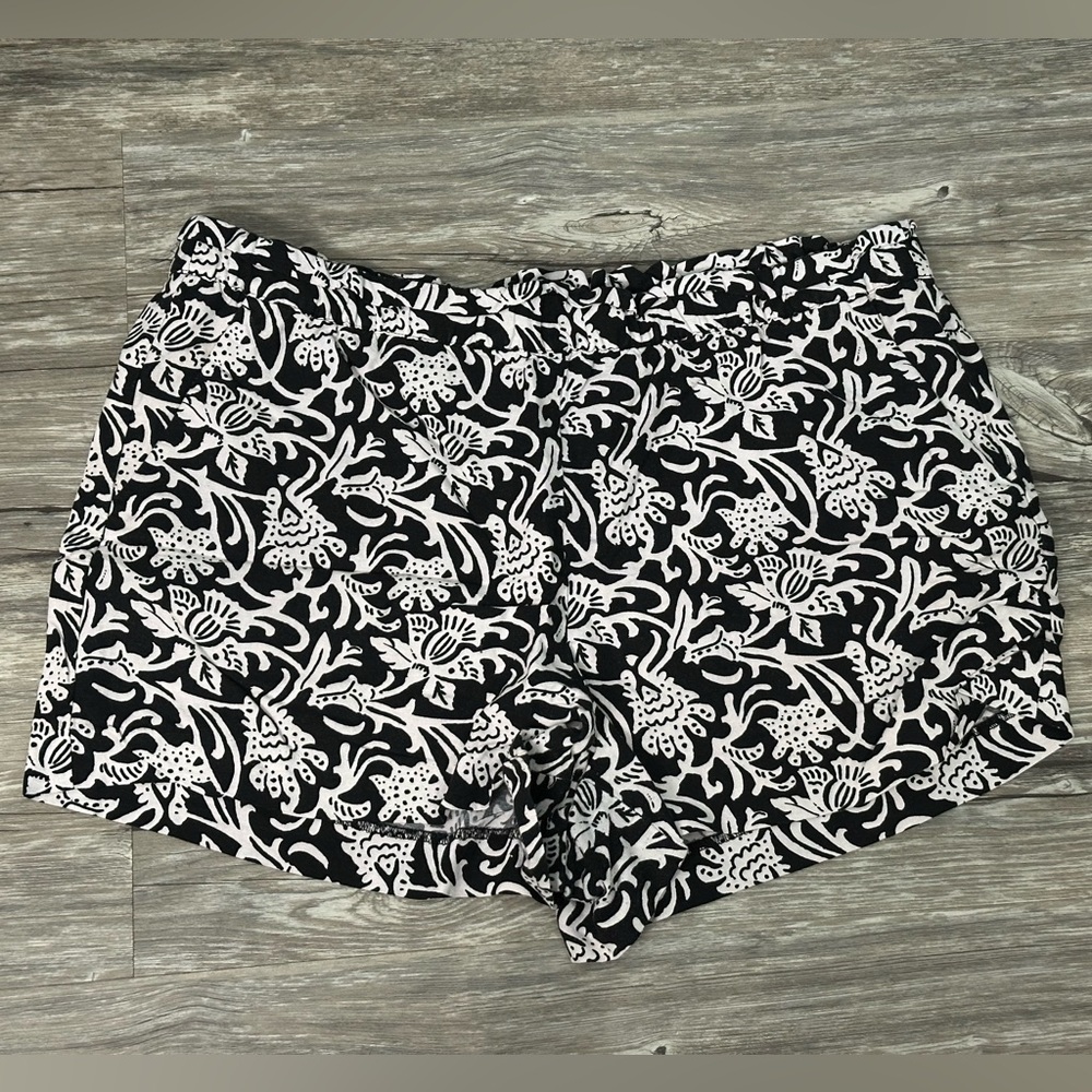 LOFT Black and White Patterned Elastic Waist Shorts size XXL